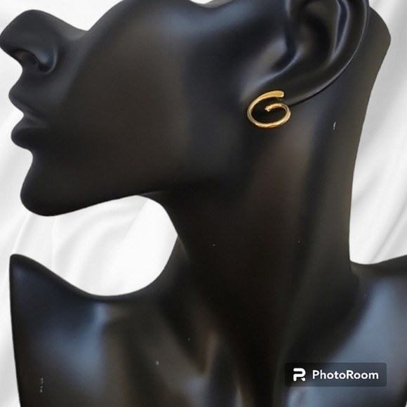 3/$30 VTG Goldtone Swirl Post Earrings - Picture 1 of 4